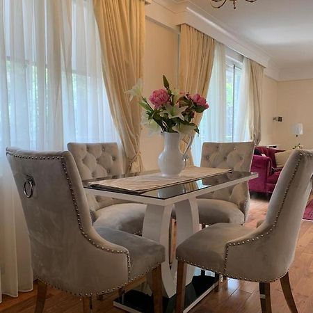 Lovely 3 Bedroom Apartment Londen Buitenkant foto