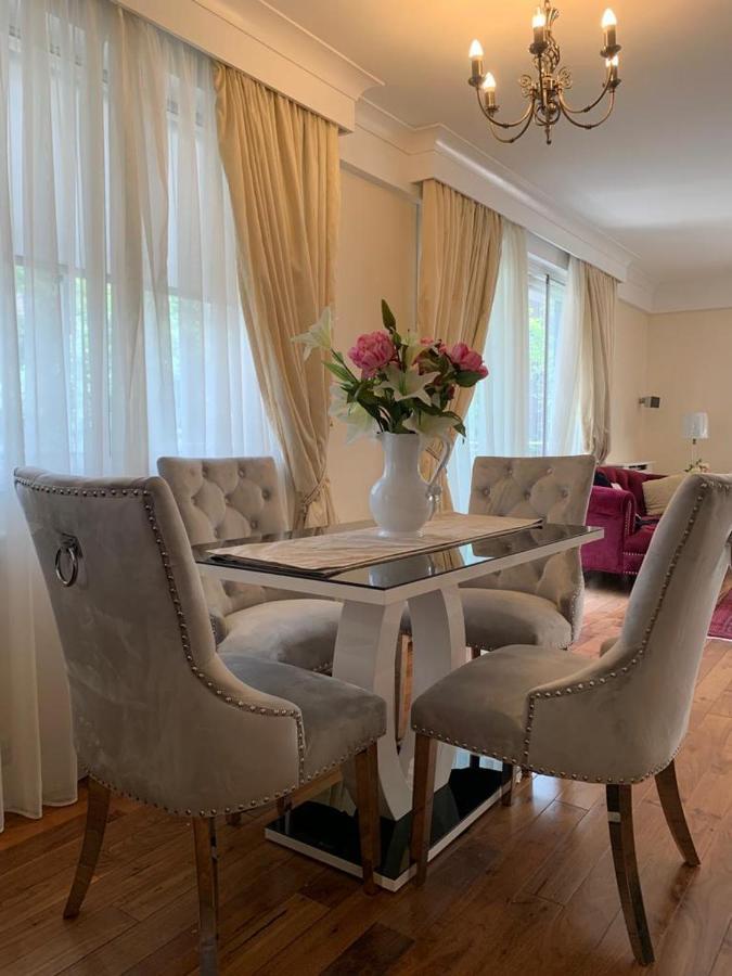 Lovely 3 Bedroom Apartment Londen Buitenkant foto