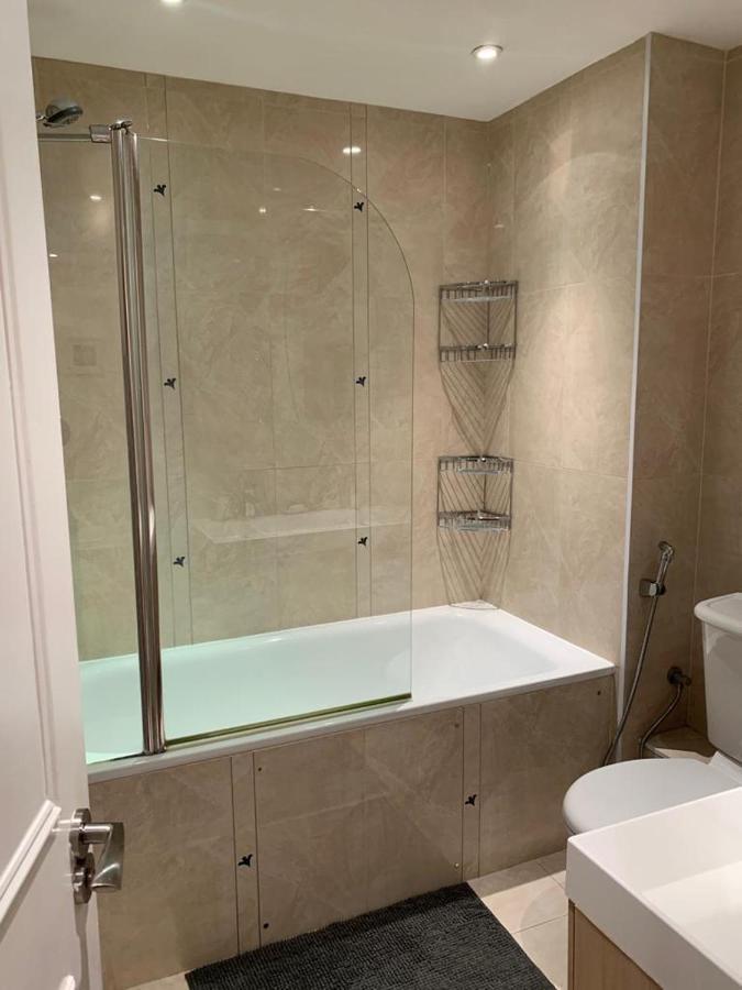 Lovely 3 Bedroom Apartment Londen Buitenkant foto