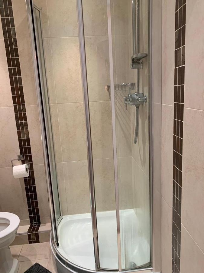 Lovely 3 Bedroom Apartment Londen Buitenkant foto