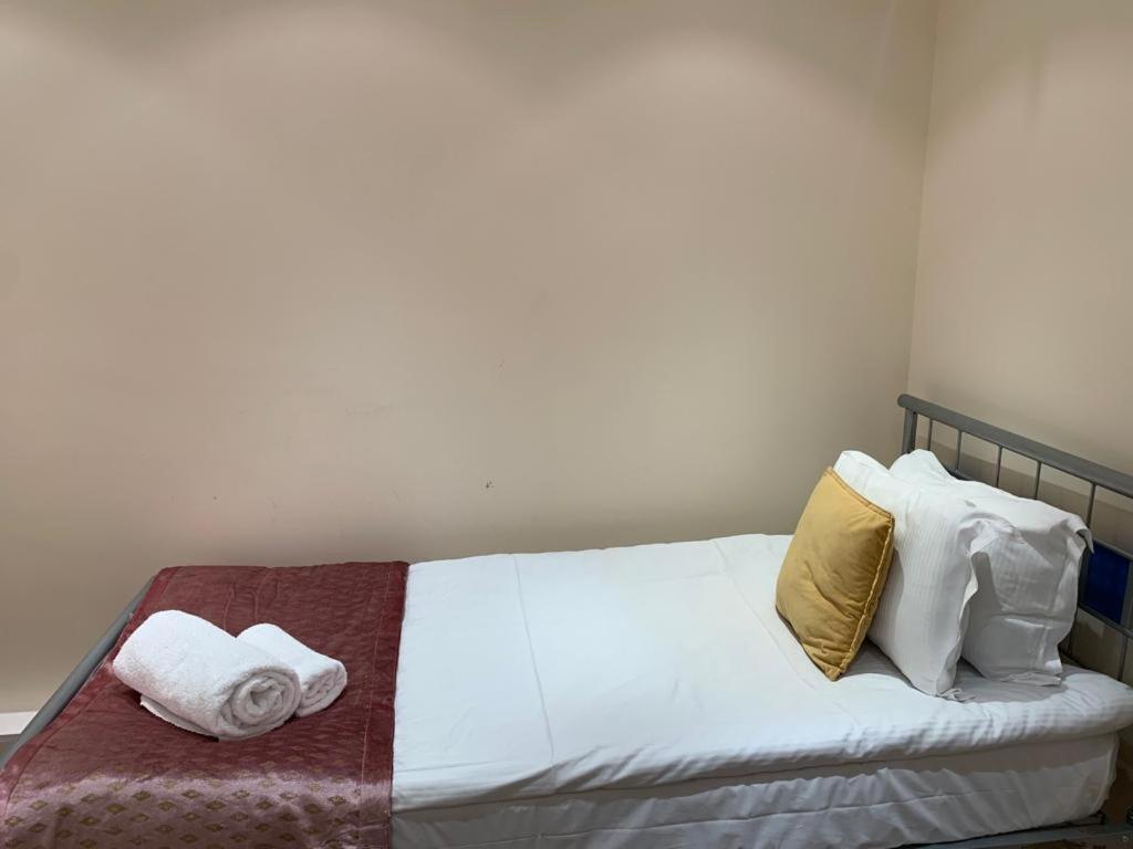Lovely 3 Bedroom Apartment Londen Buitenkant foto