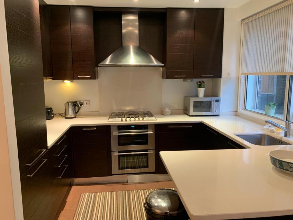 Lovely 3 Bedroom Apartment Londen Buitenkant foto