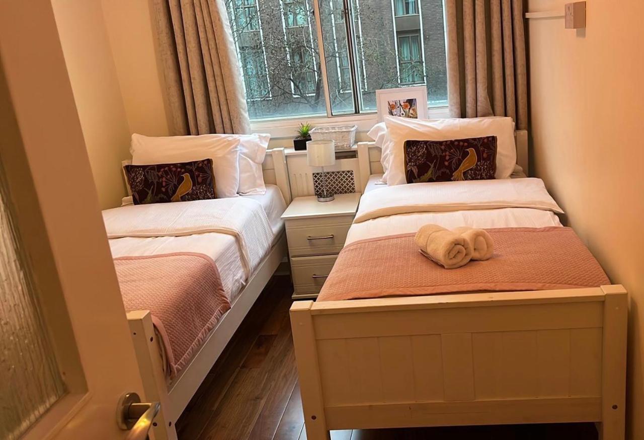 Lovely 3 Bedroom Apartment Londen Buitenkant foto